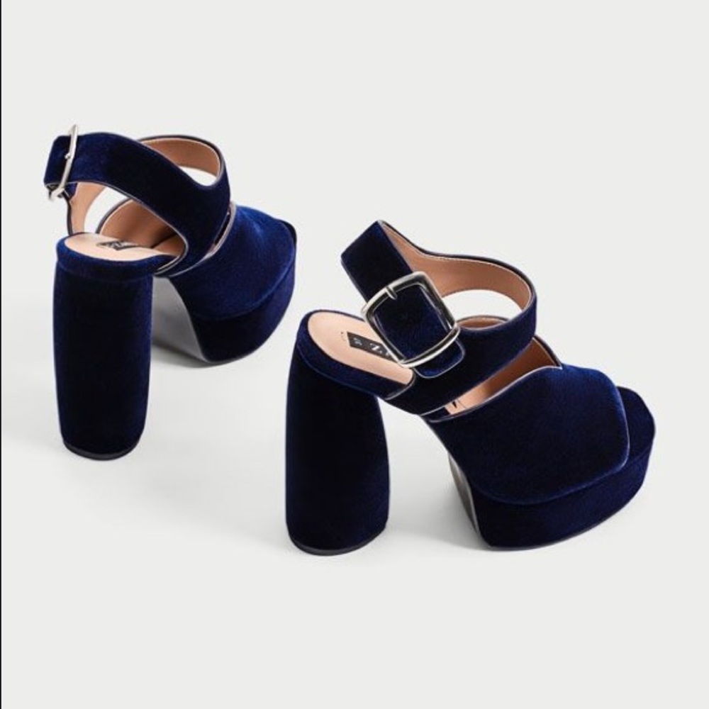 ZARA Navy velvet buckle chunky heels 38/7.5